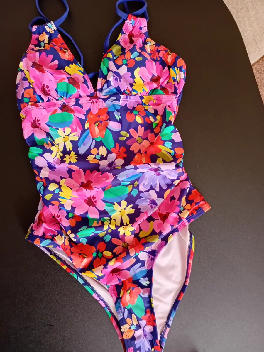 Ladies swimsuit size xs
