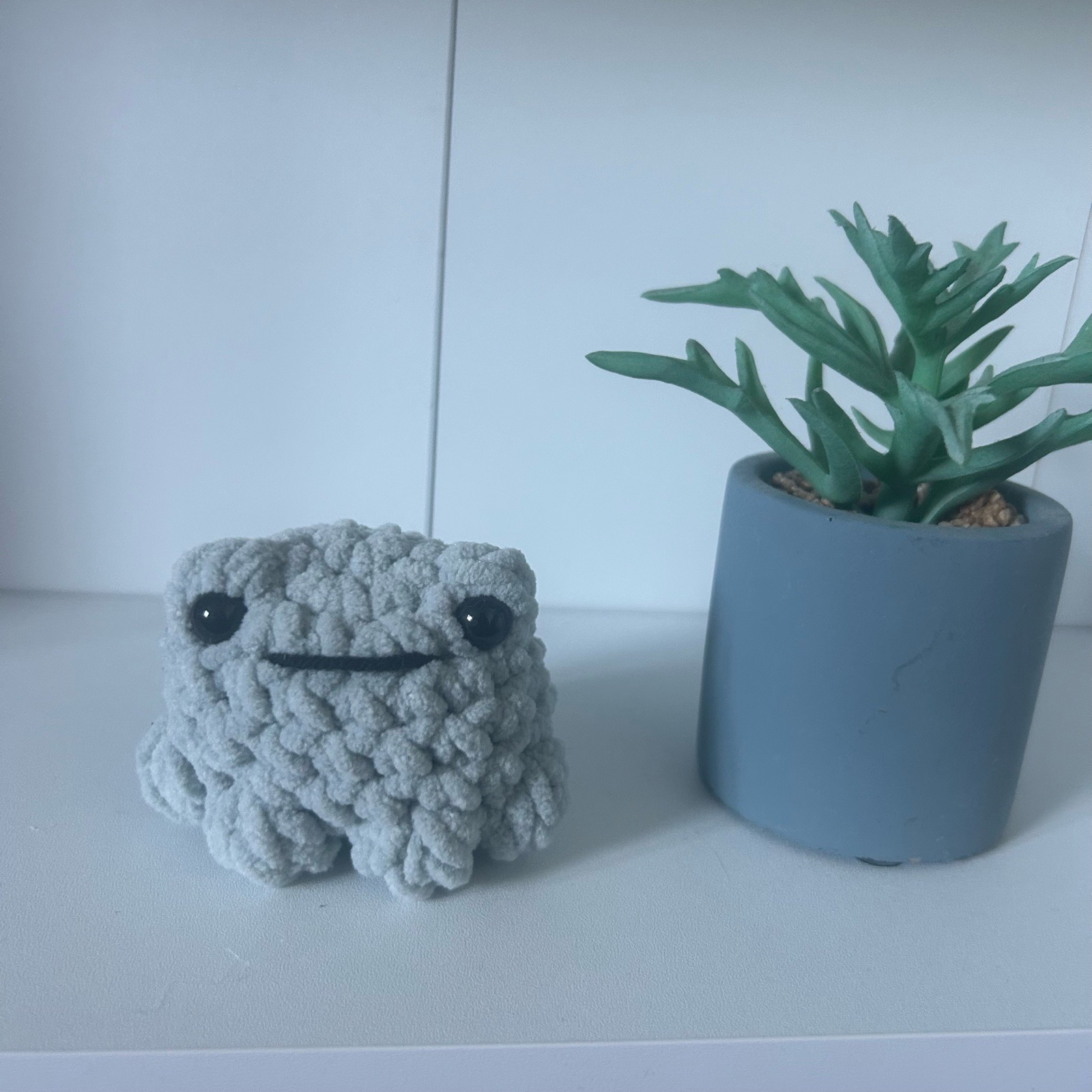 Light Grey Crochet Frog – Cute Grey Frog