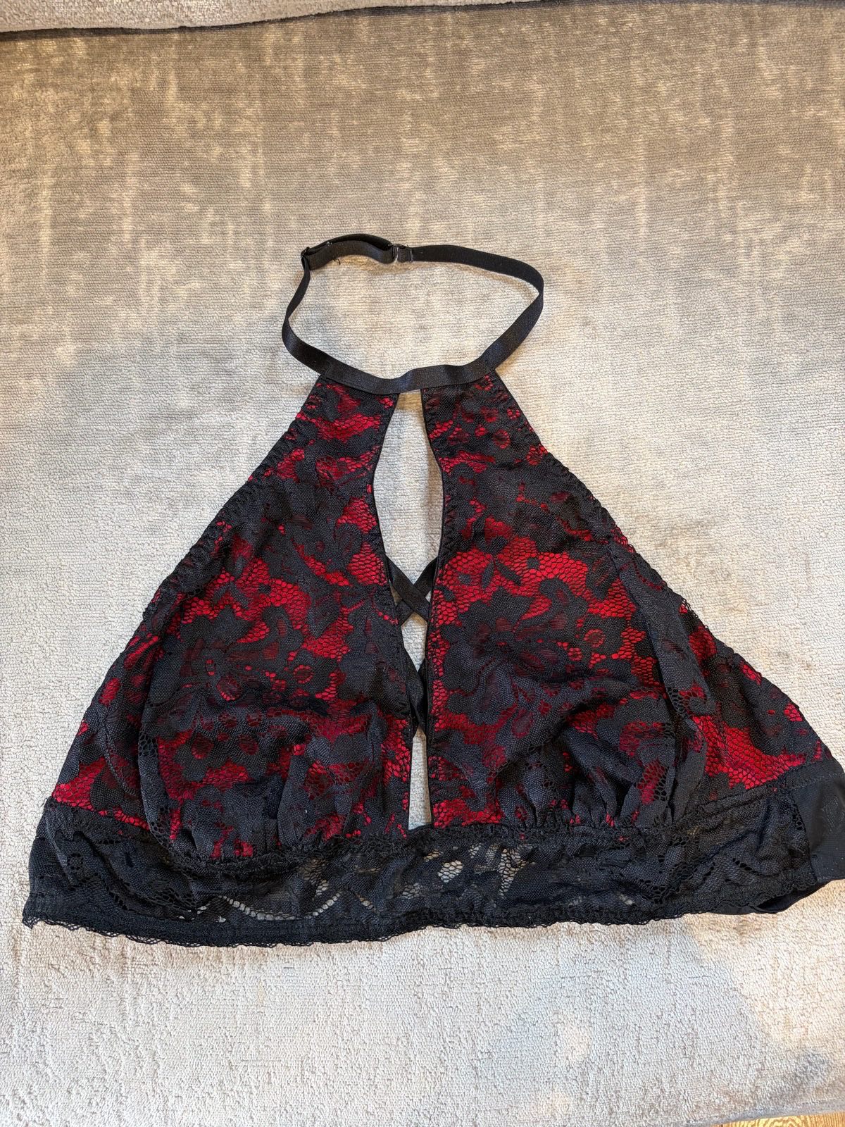Yours Clothing Black & Red Lace Halter Bralette Size 22/24 - NEW Never Worn