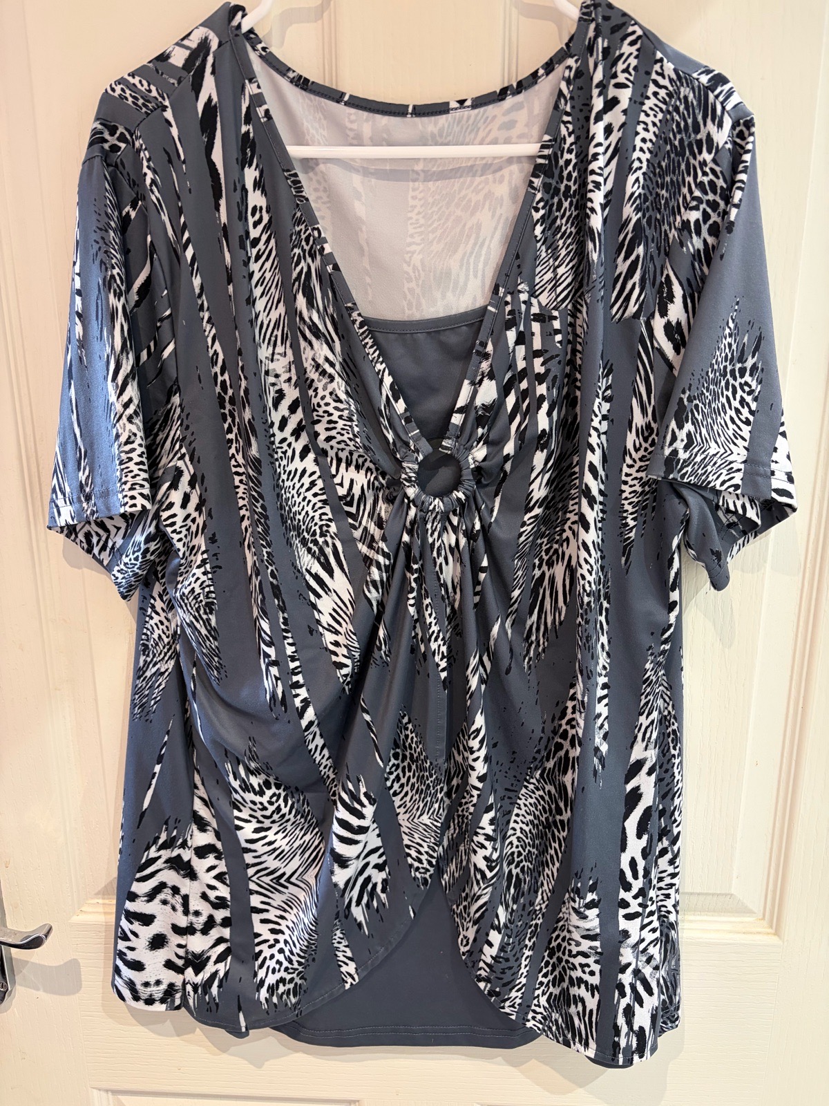 # Animal Print Grey & Black Ring Detail Top – 2XL