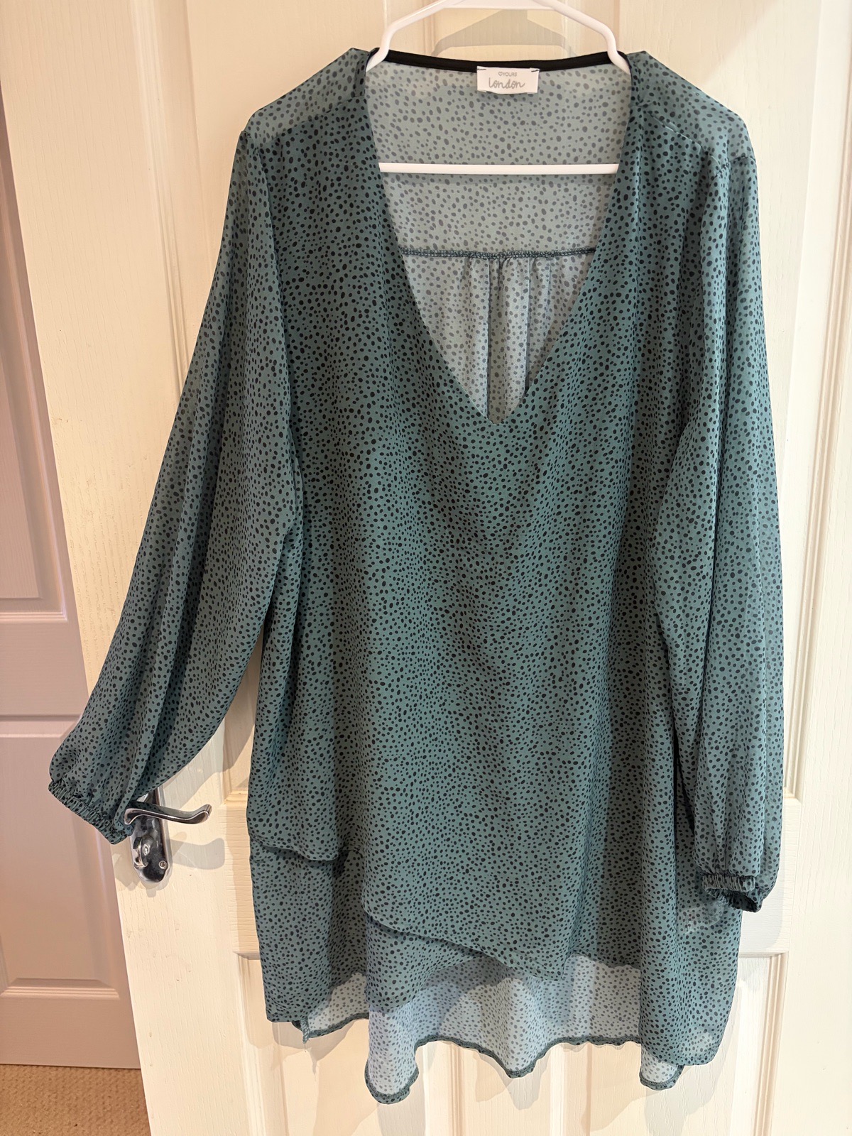 Yours London Size 24 Floaty Chiffon Blouse in sage green – Never Worn