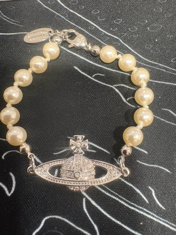 Brand new Vivienne Westwood Mini Bas Relief Pearl Bracelet