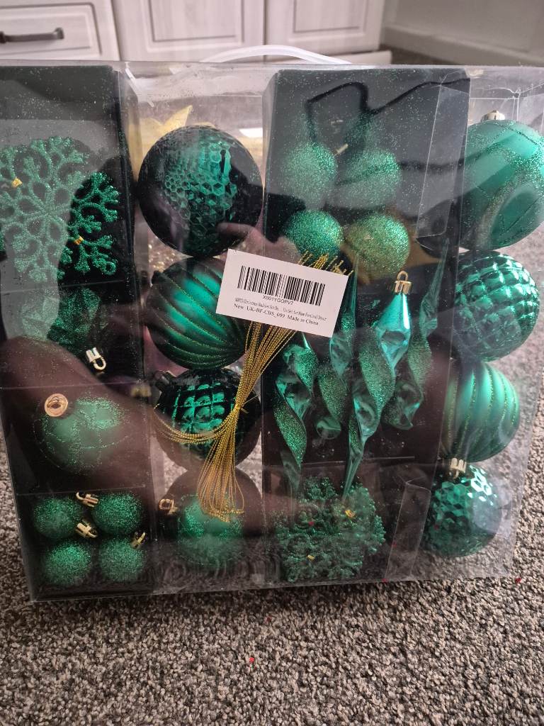 50pcs dark green baubles