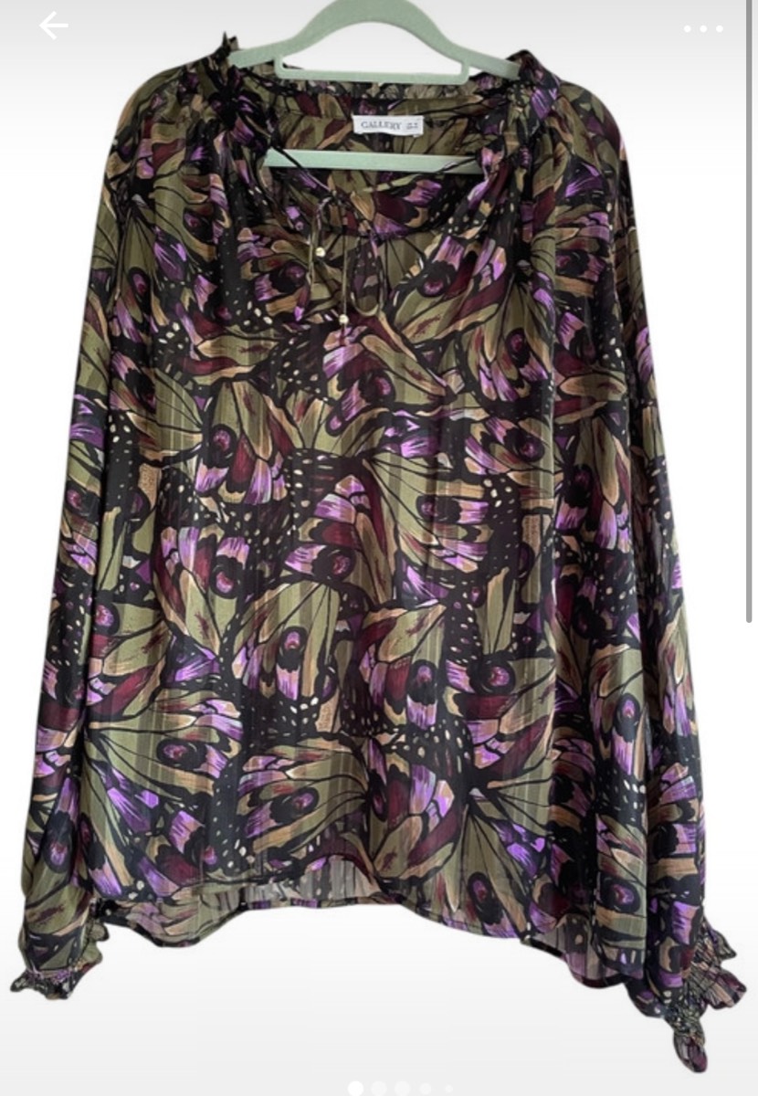 Beautiful butterfly pattern top from Gallery in khaki & purple by Dunne Stores size 16