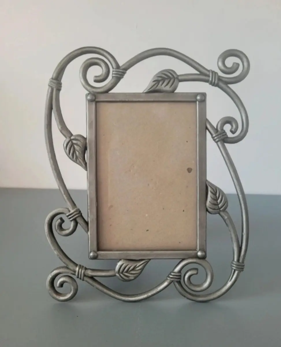 Ornate Vine & Leaf Pewter Effect Photo Frame – 4x6"