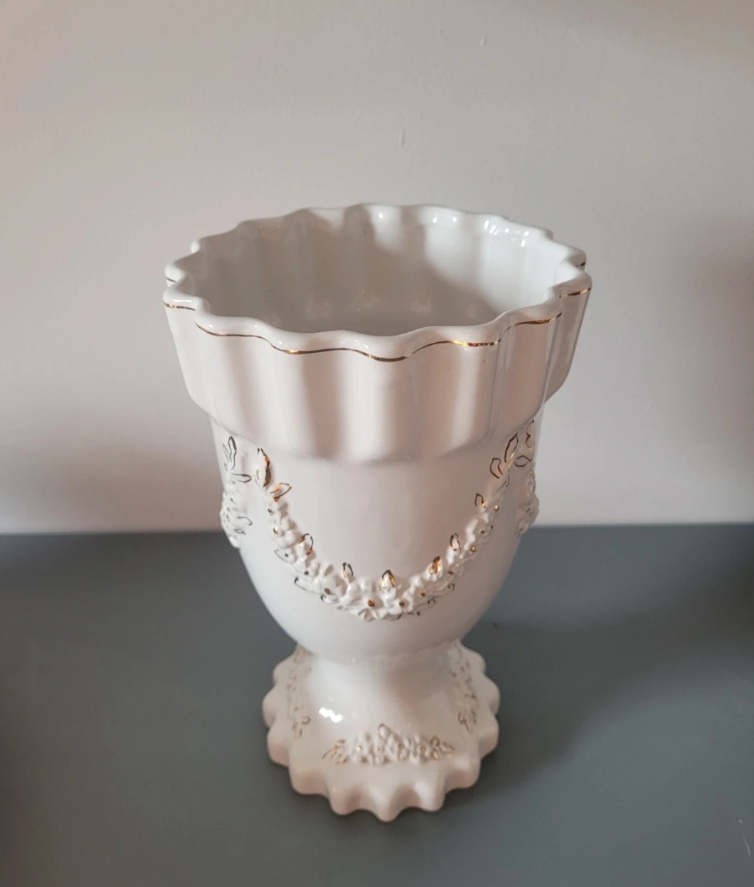 Vintage White Ceramic Vase with Gold Trim & Floral Relief – 21cm