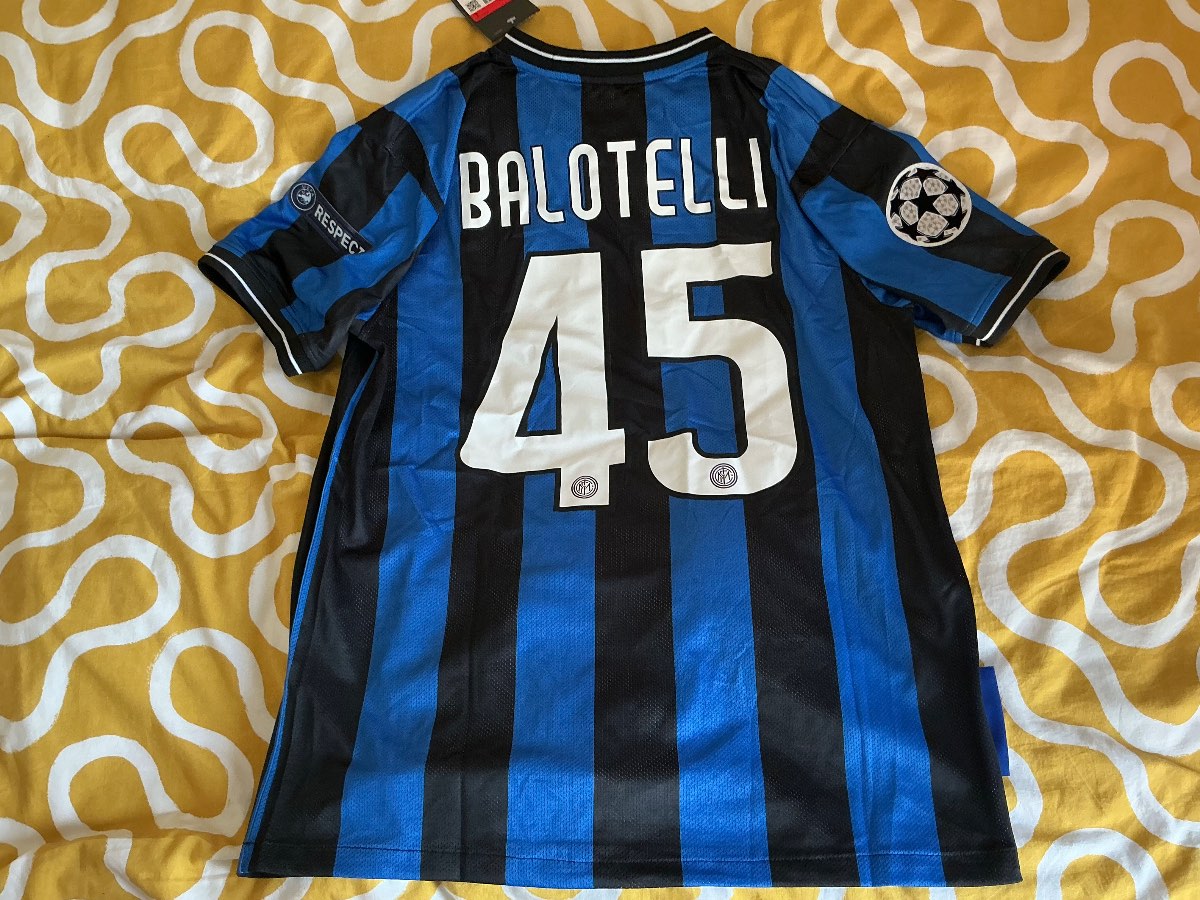 UK size L slim fit never been worn before Retro Inter Milan Mario Balotelli no.45 Home Jersey 2011