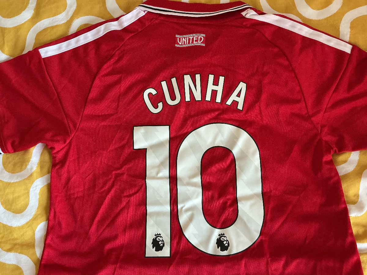 UK size L slim fit never been worn before Cunha Manchester United Football Jersey 26/27