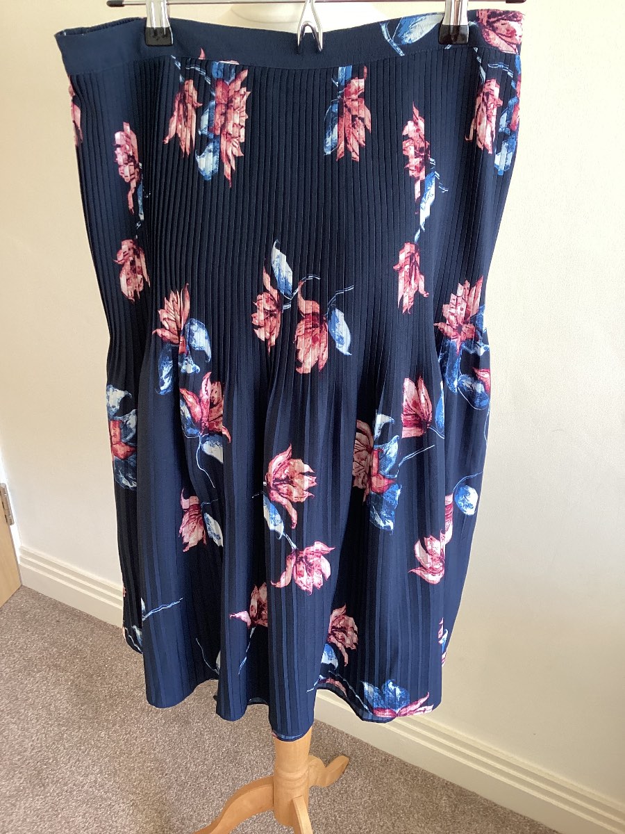 Fat face blue pleat skirt size 12