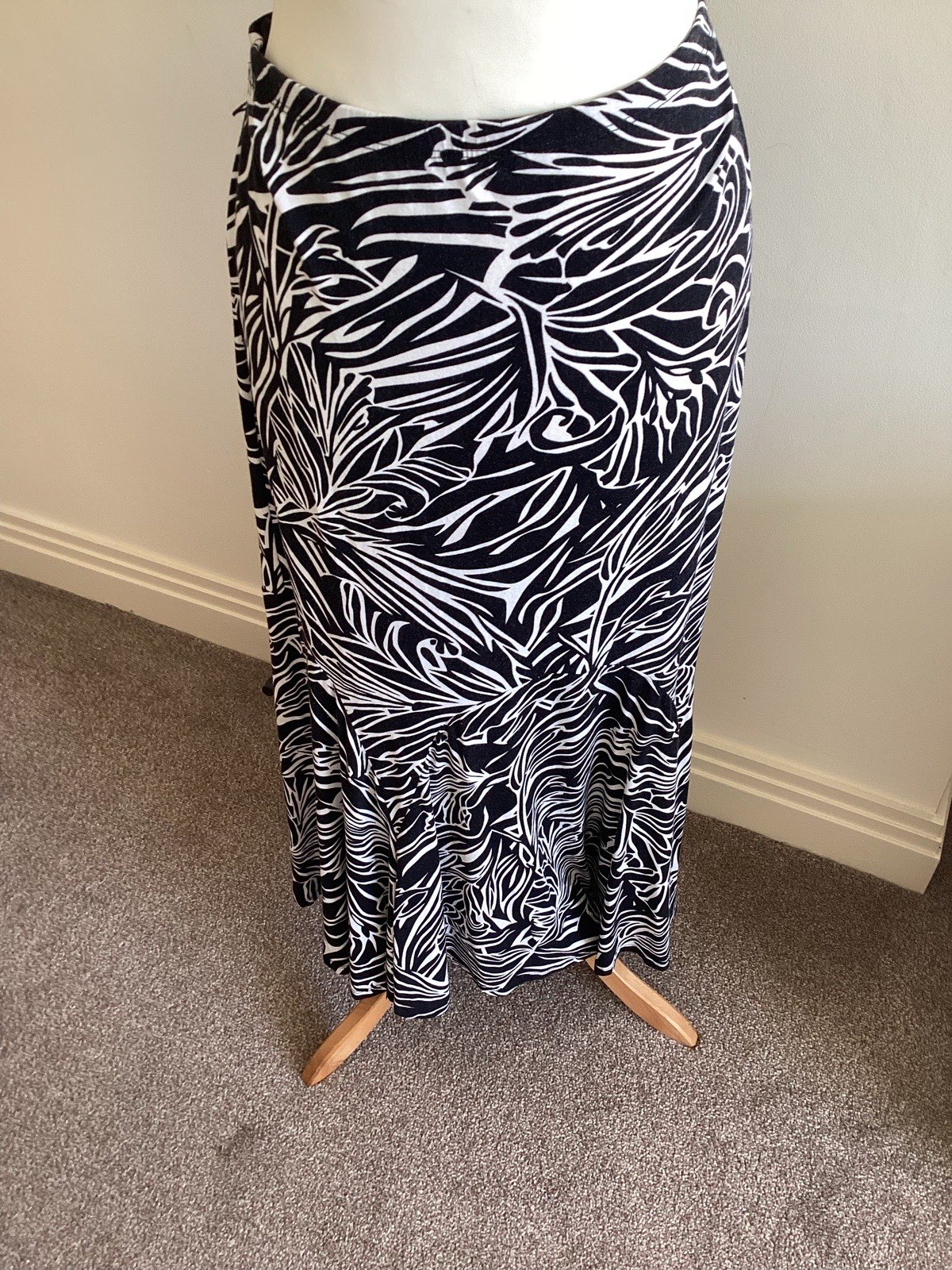 Black and white elasticated waist skirt size medium