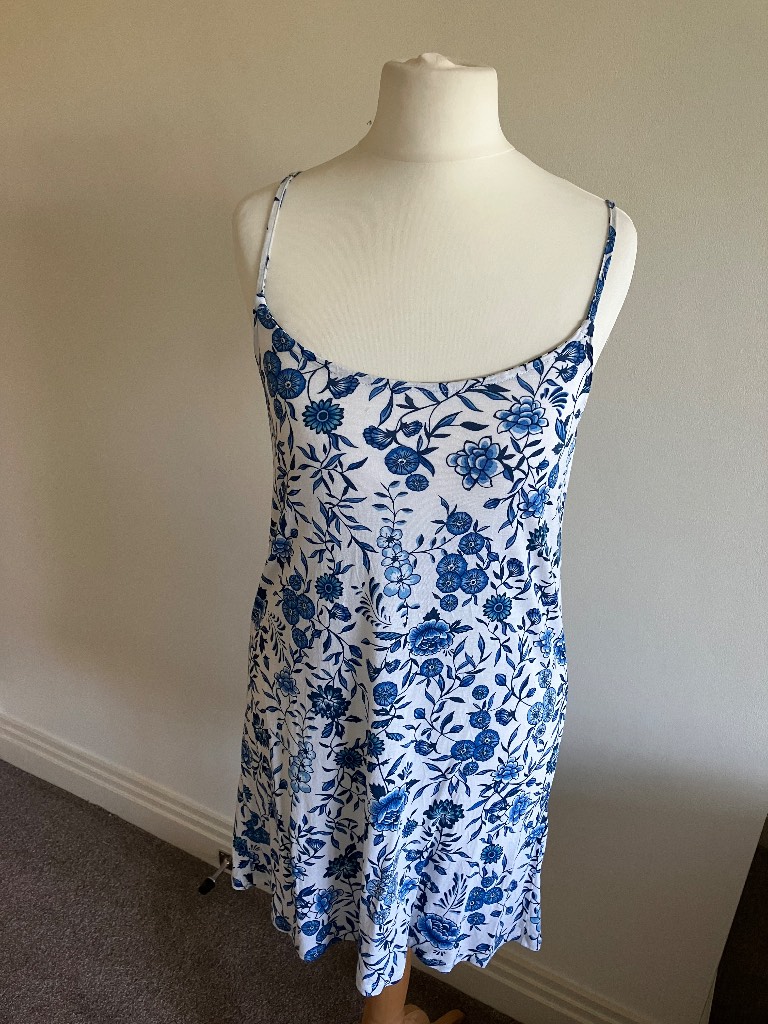 Divided blue & white floral top size 10
