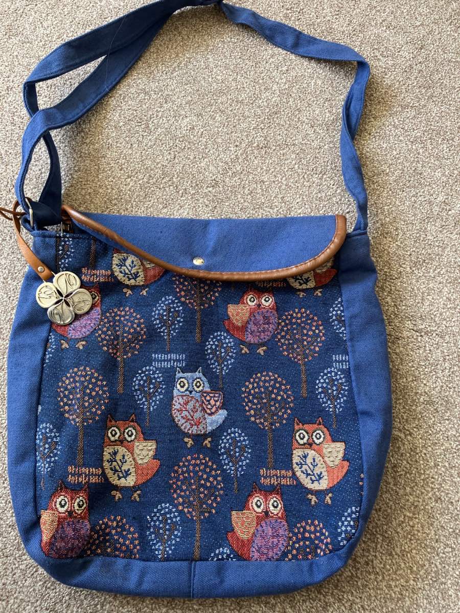 Canvas style owl shoulder bag