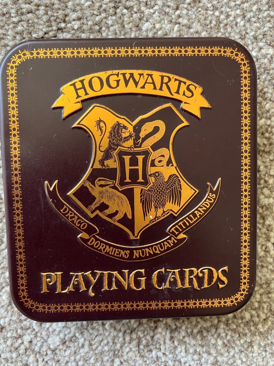 Hogwarts 52 playing cards in a tin