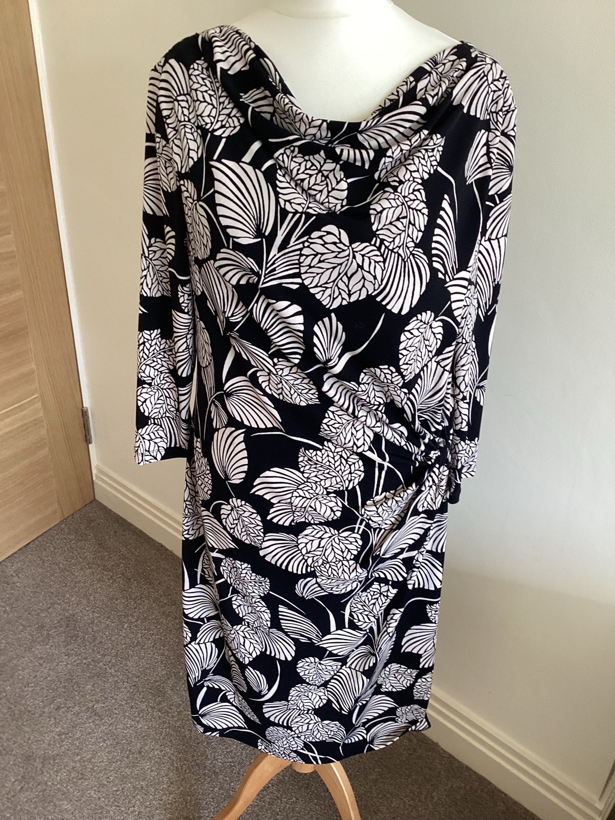 Black and white leak pattern dress size 14