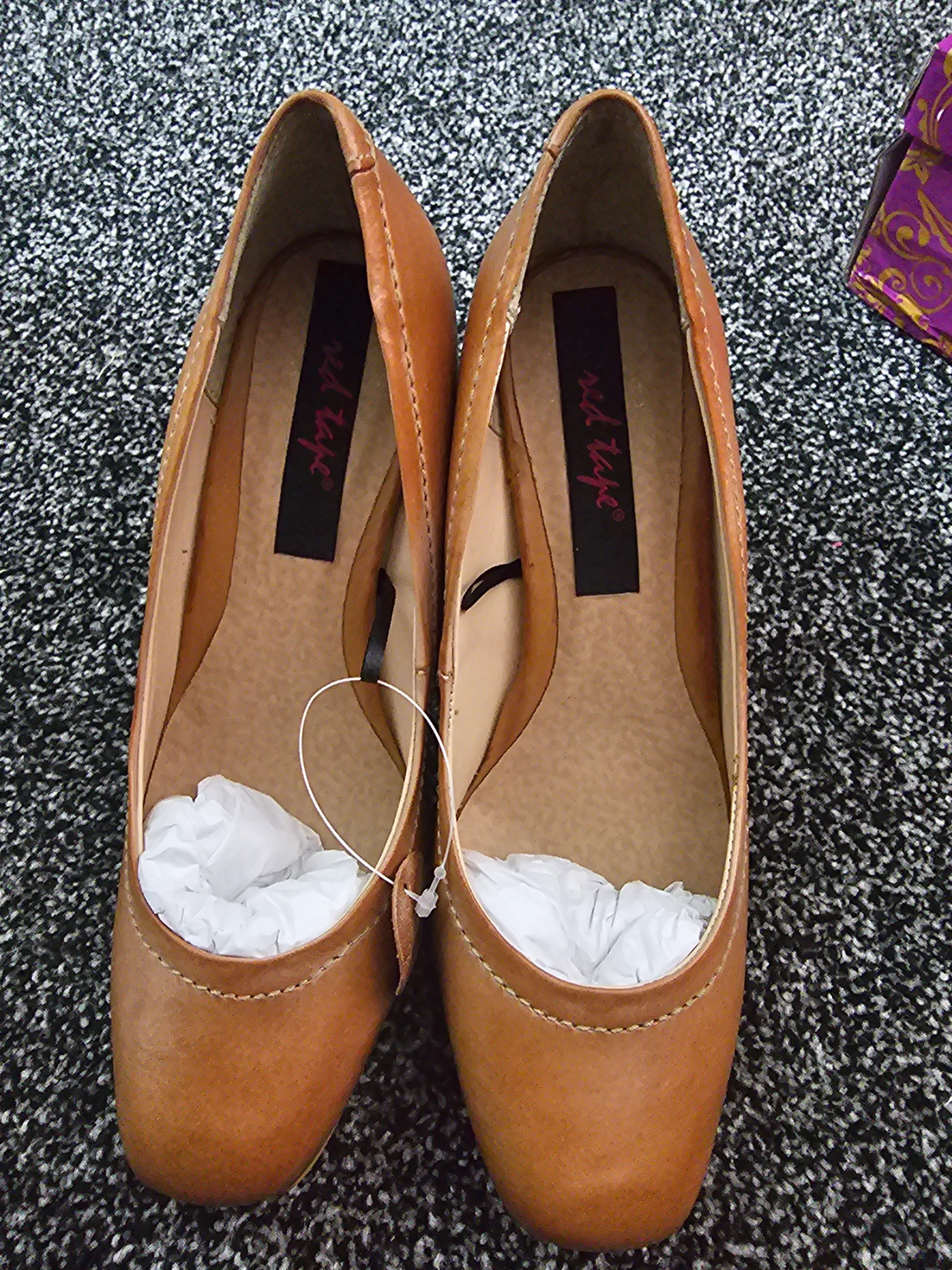 Women tan colour heel shoes brand new without tag size 3
