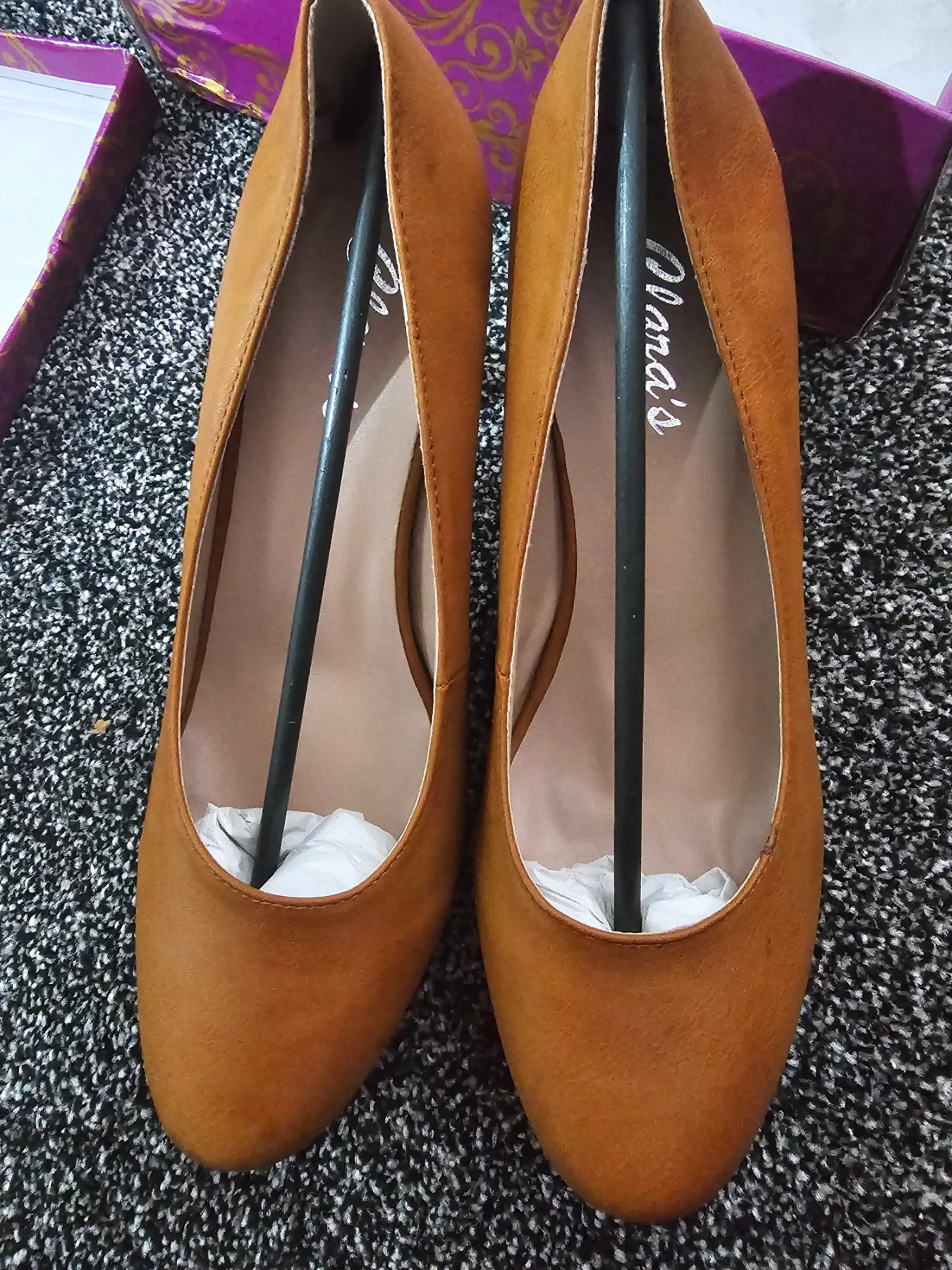 Women tan colour heel shoes brand new without tag size 6