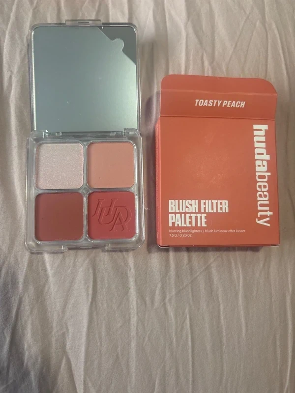 Huda beauty toasty peach palette