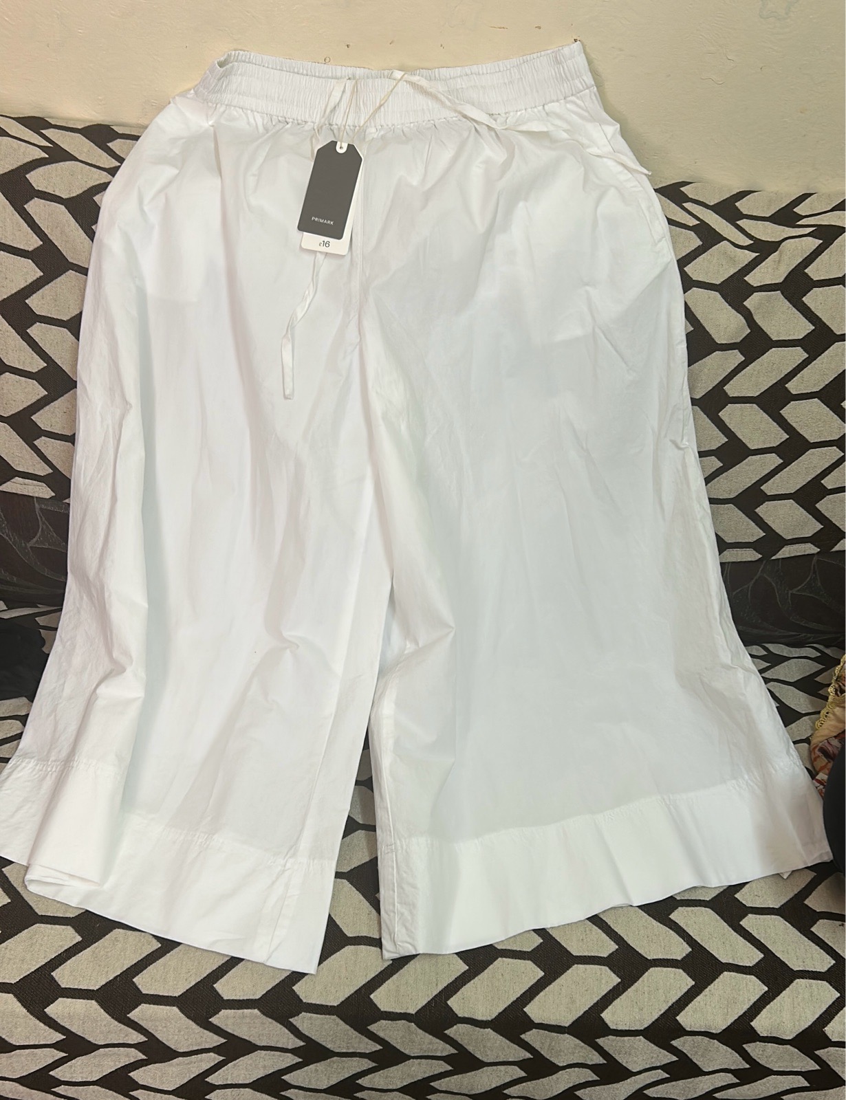Ladies white  wide leg Trousers(Size M)