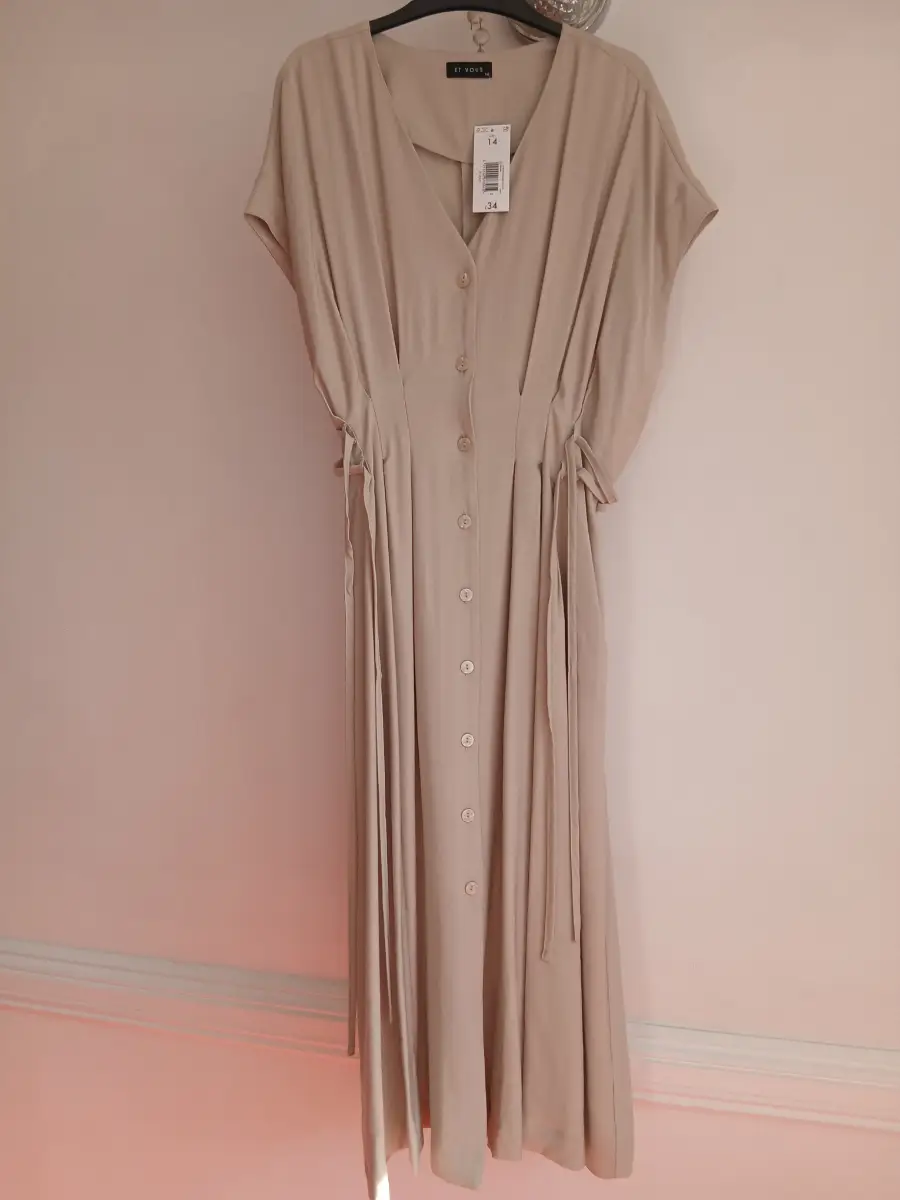 Et vous dress size 14