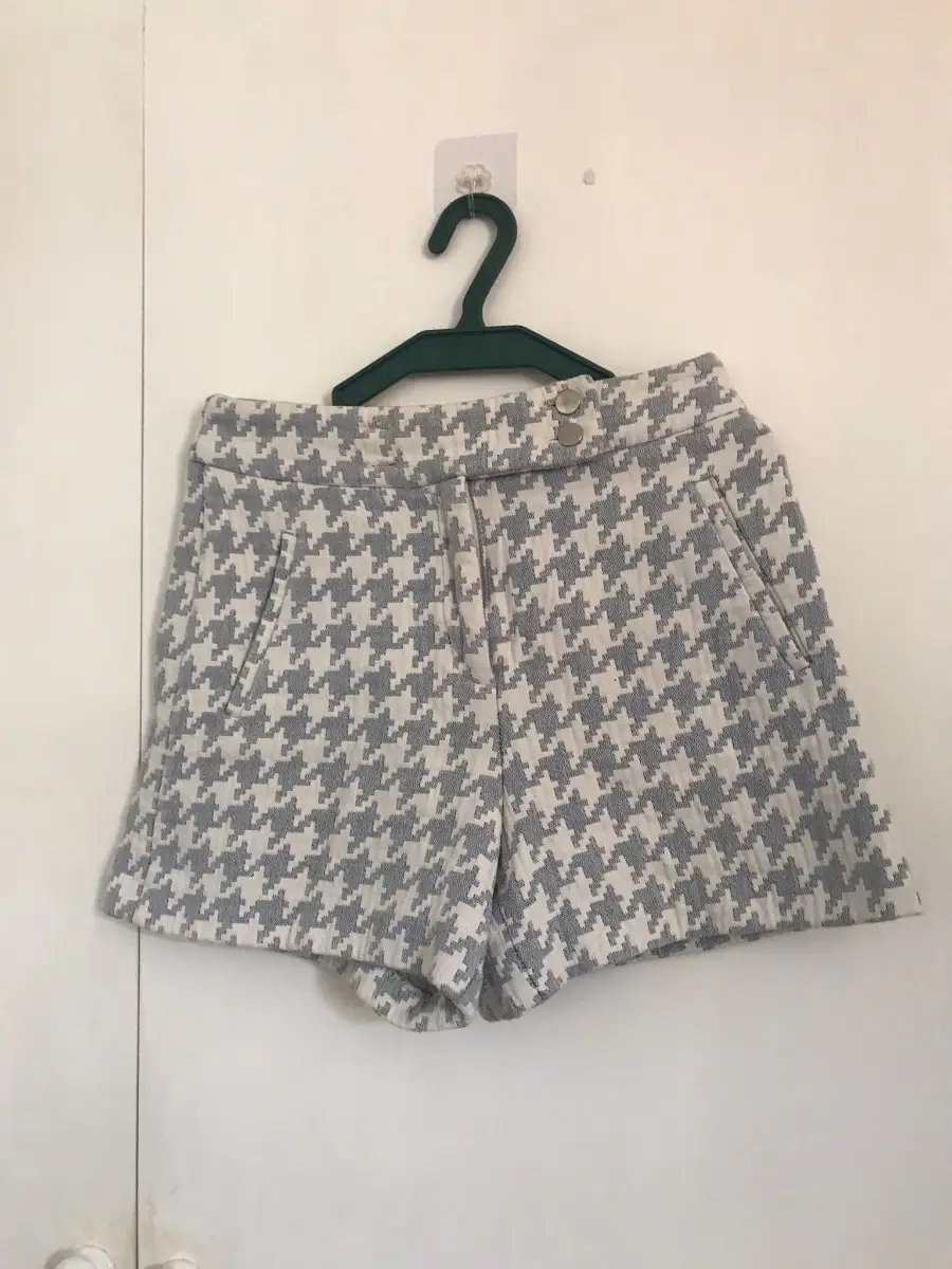 Zara short,
