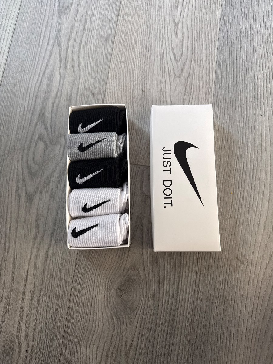 Box of 5 pairs of Nike socks uk size 2-8