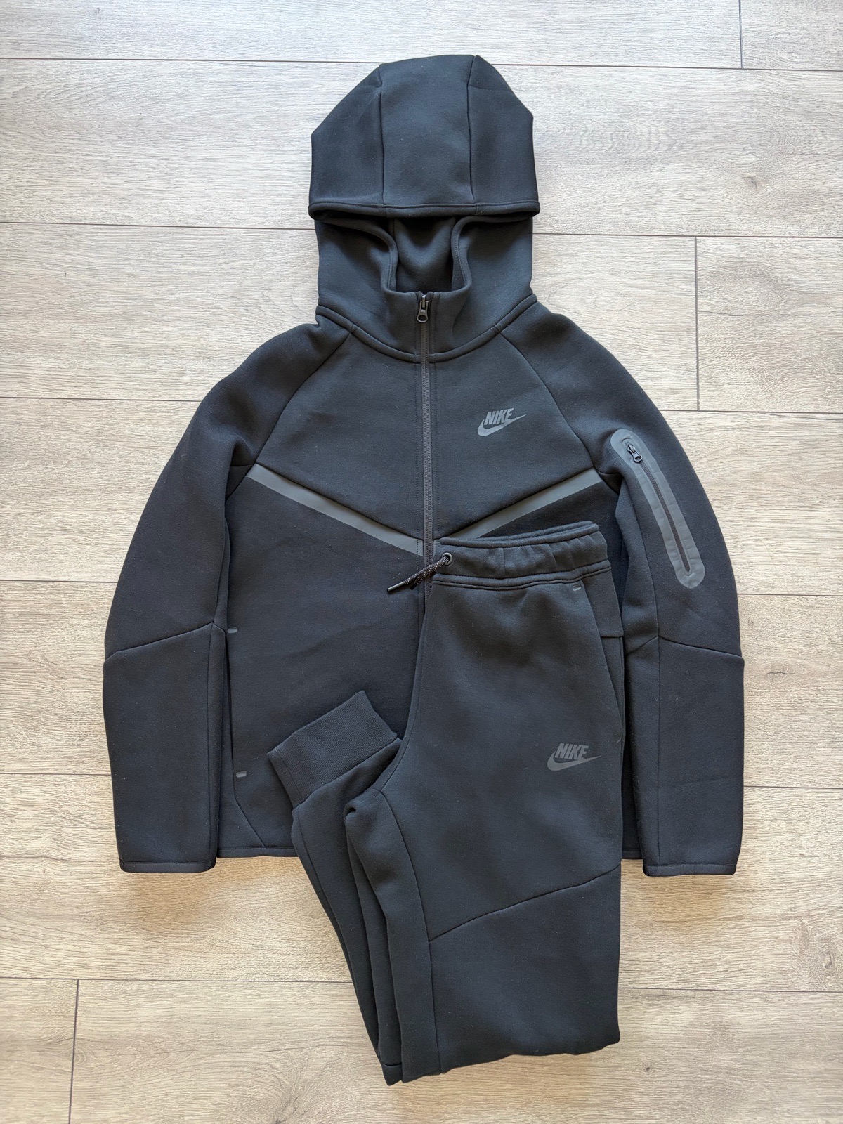 Nike Black Tech Fleece Tracksuit New Season Boys Size Large 11-13 Years Old Like New