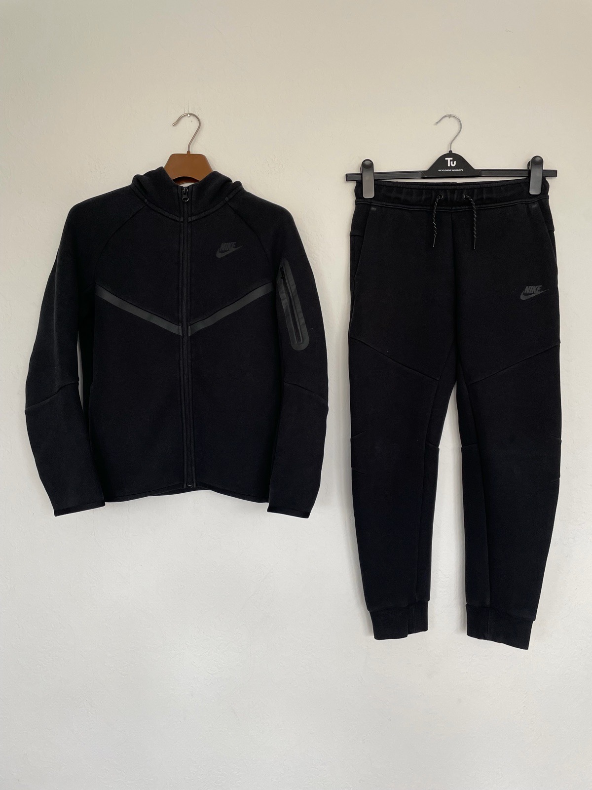 Nike Black Tech Fleece Tracksuit New Season Boys Size XL 13-15 Years Old
