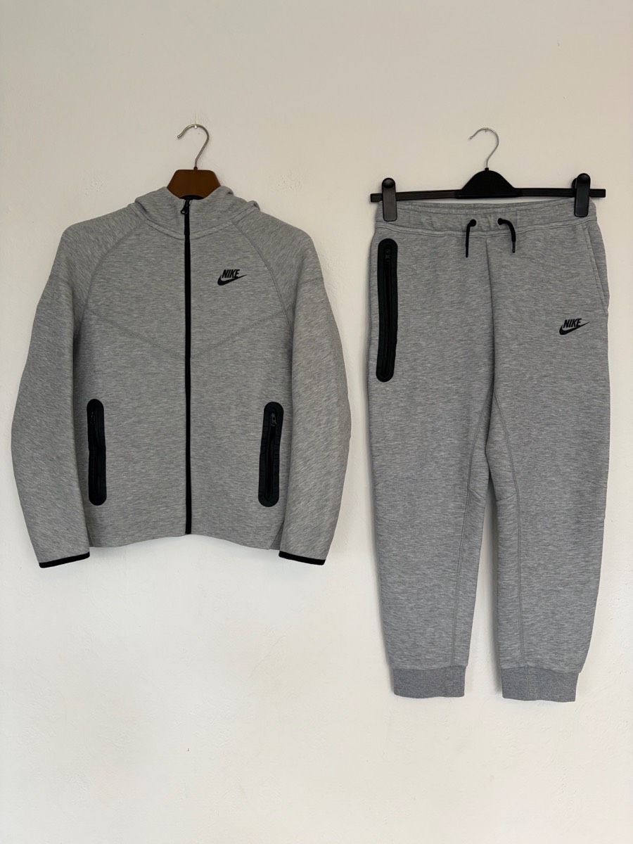 Nike Grey Tech Fleece Tracksuit Boys Size Large 11-13 Years Old