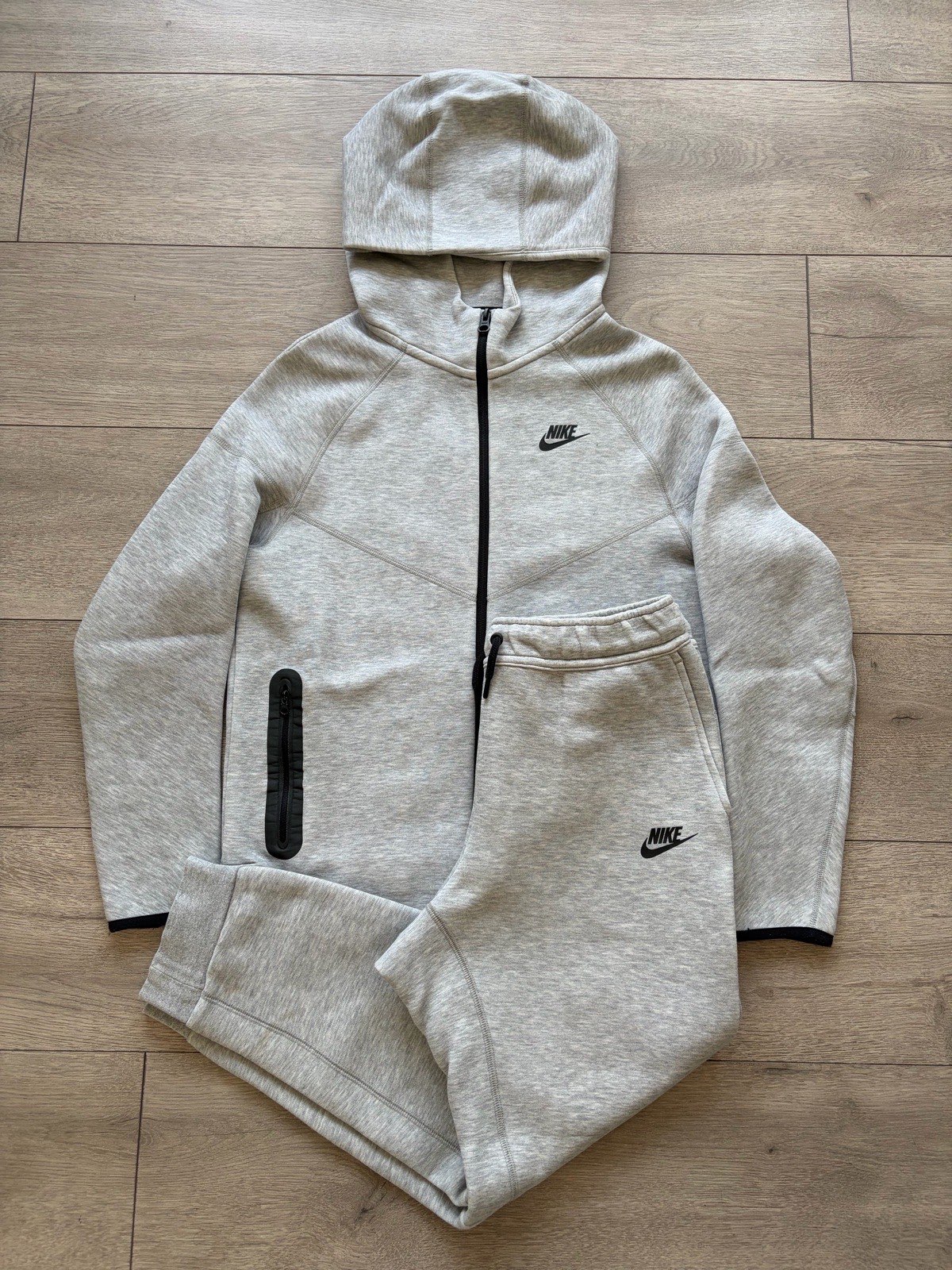 Nike Grey Tech Fleece Tracksuit Boys Size XL 13-15 Years Old Excellent Condition