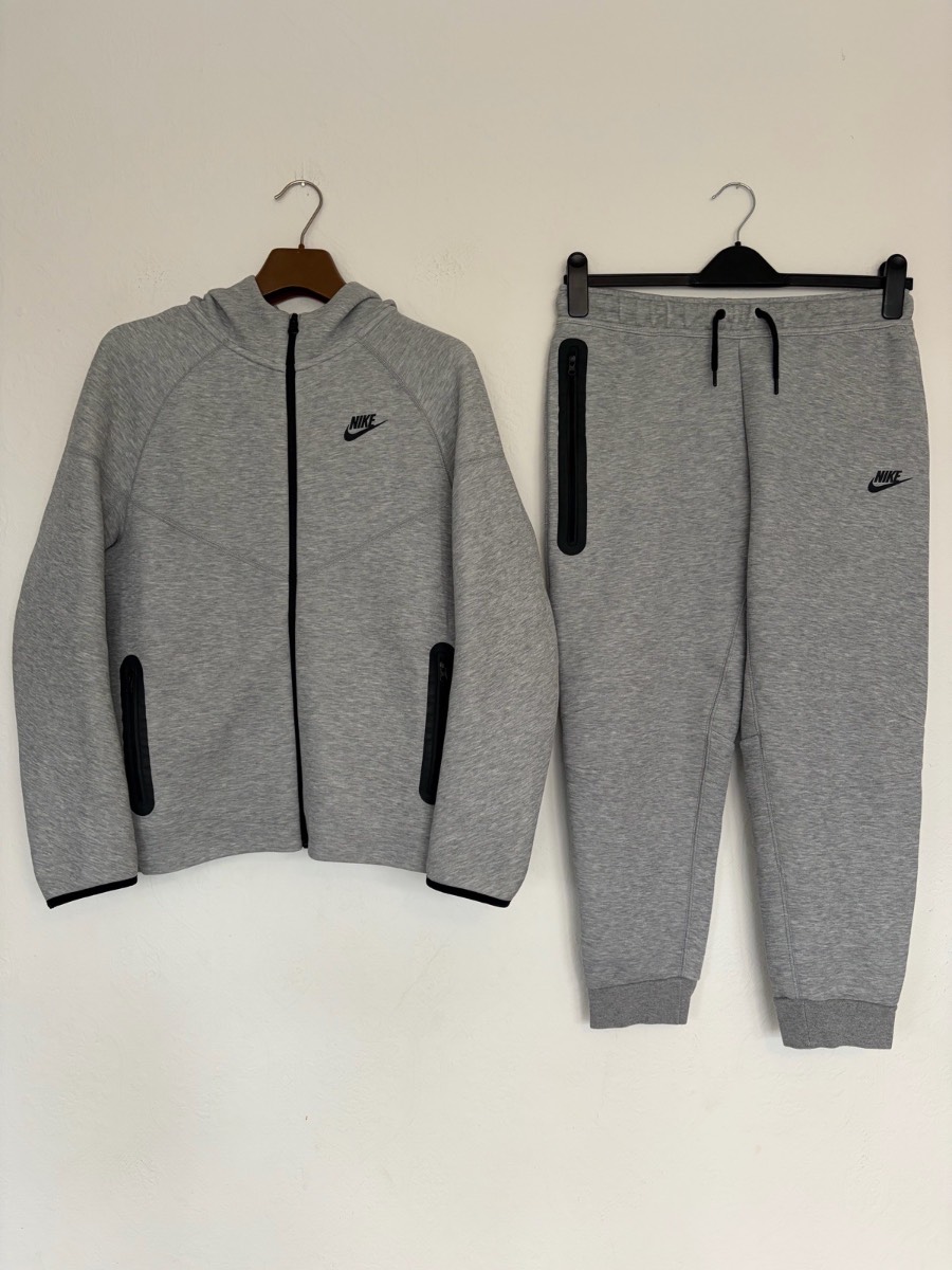 Nike Grey Tech Fleece Tracksuit Boys Size XL 13-15 Years Old