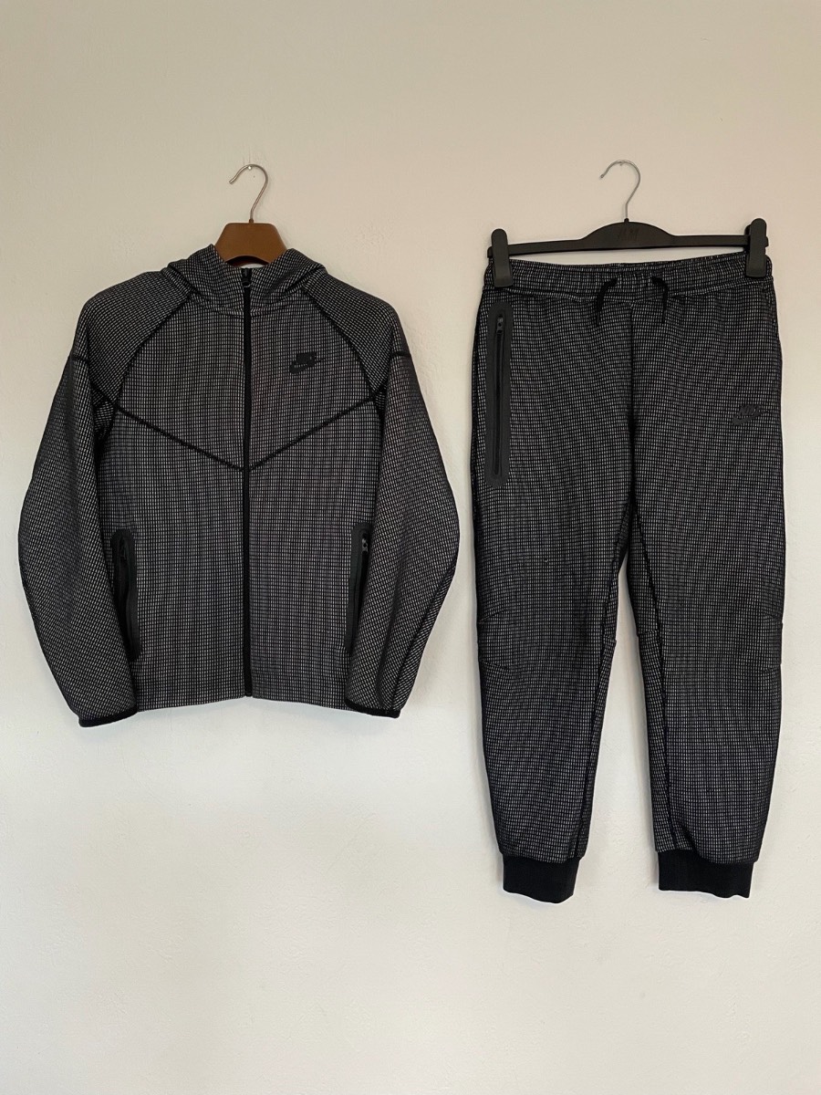 Nike Tech Fleece Reflective Tracksuit Boys Size XL 13-15 Years Old