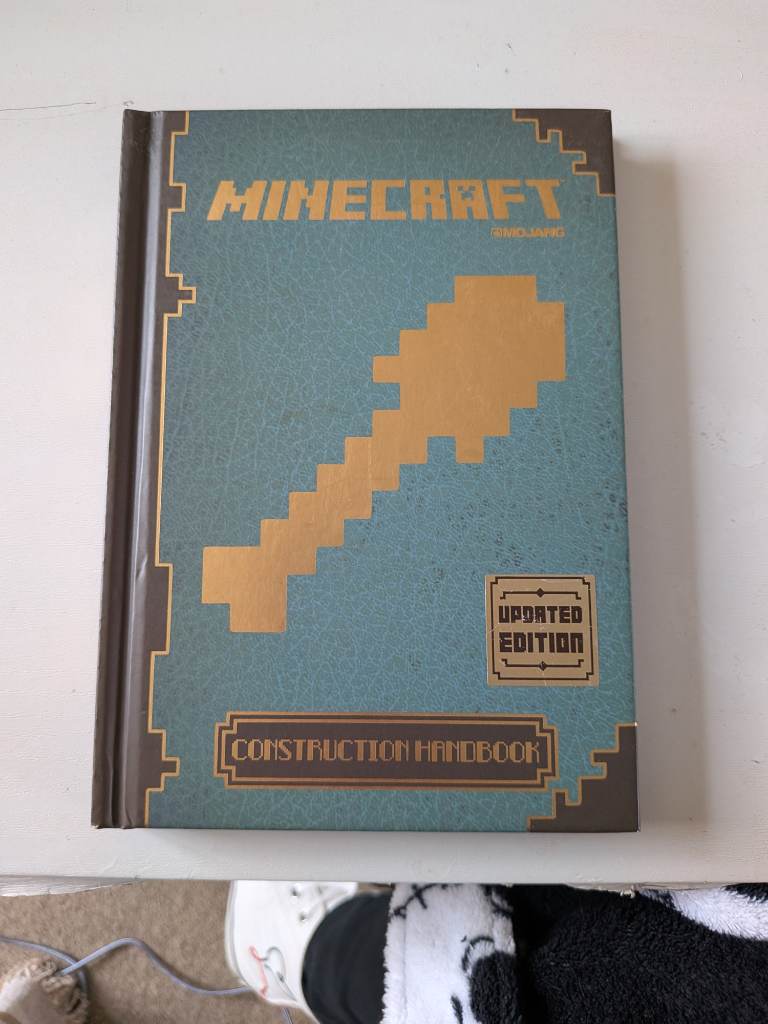 official mojang beginners guide to minecraft - construction handbook