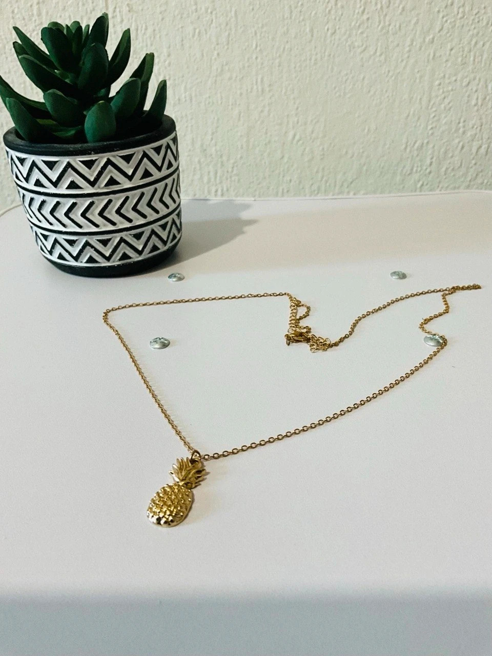 Very Good Women's Vintage Pineaple Gold Necklace