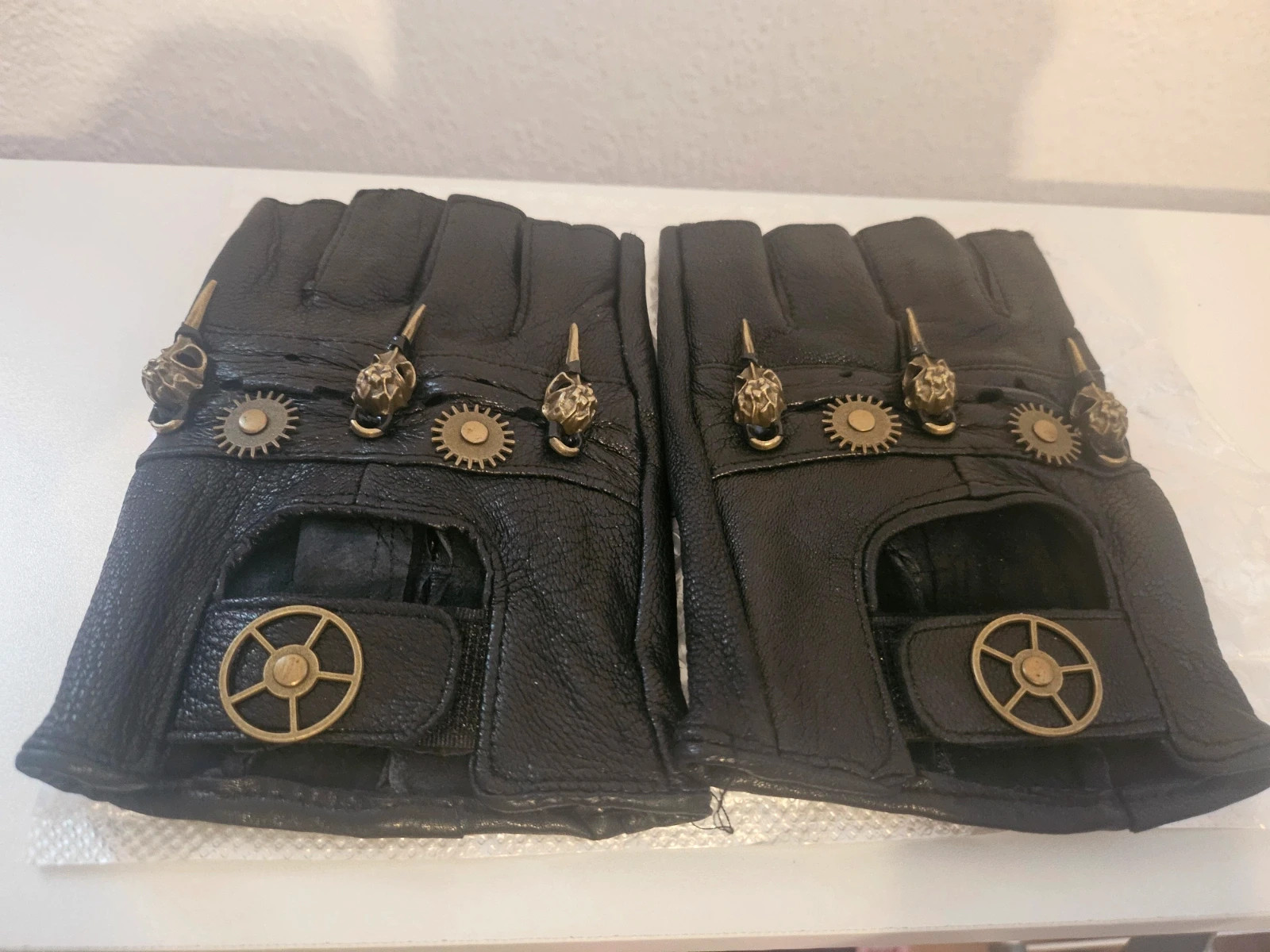 Black Gloves Freebie paying full price