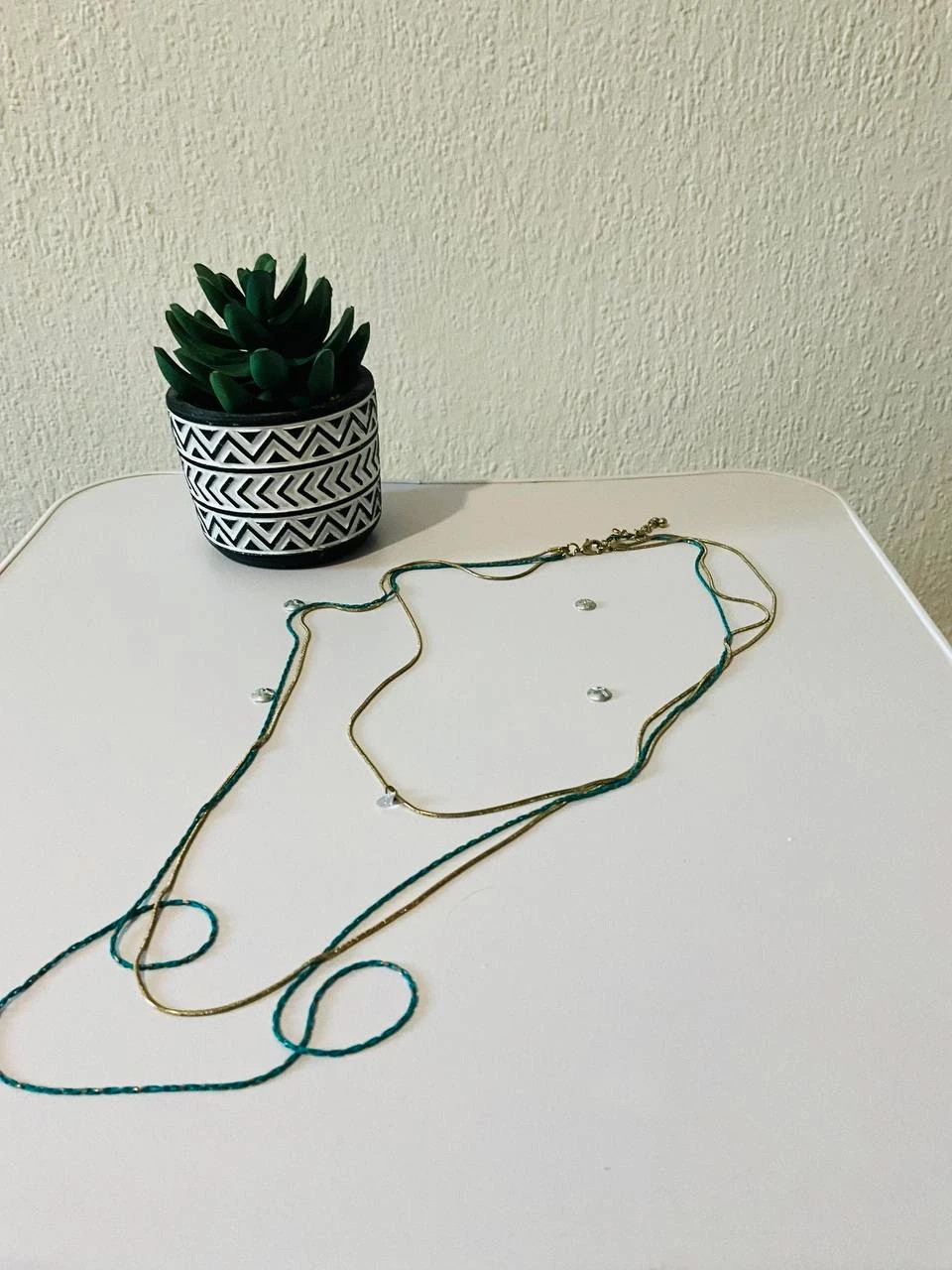 Very Good Women's Thin Vintage Necklace