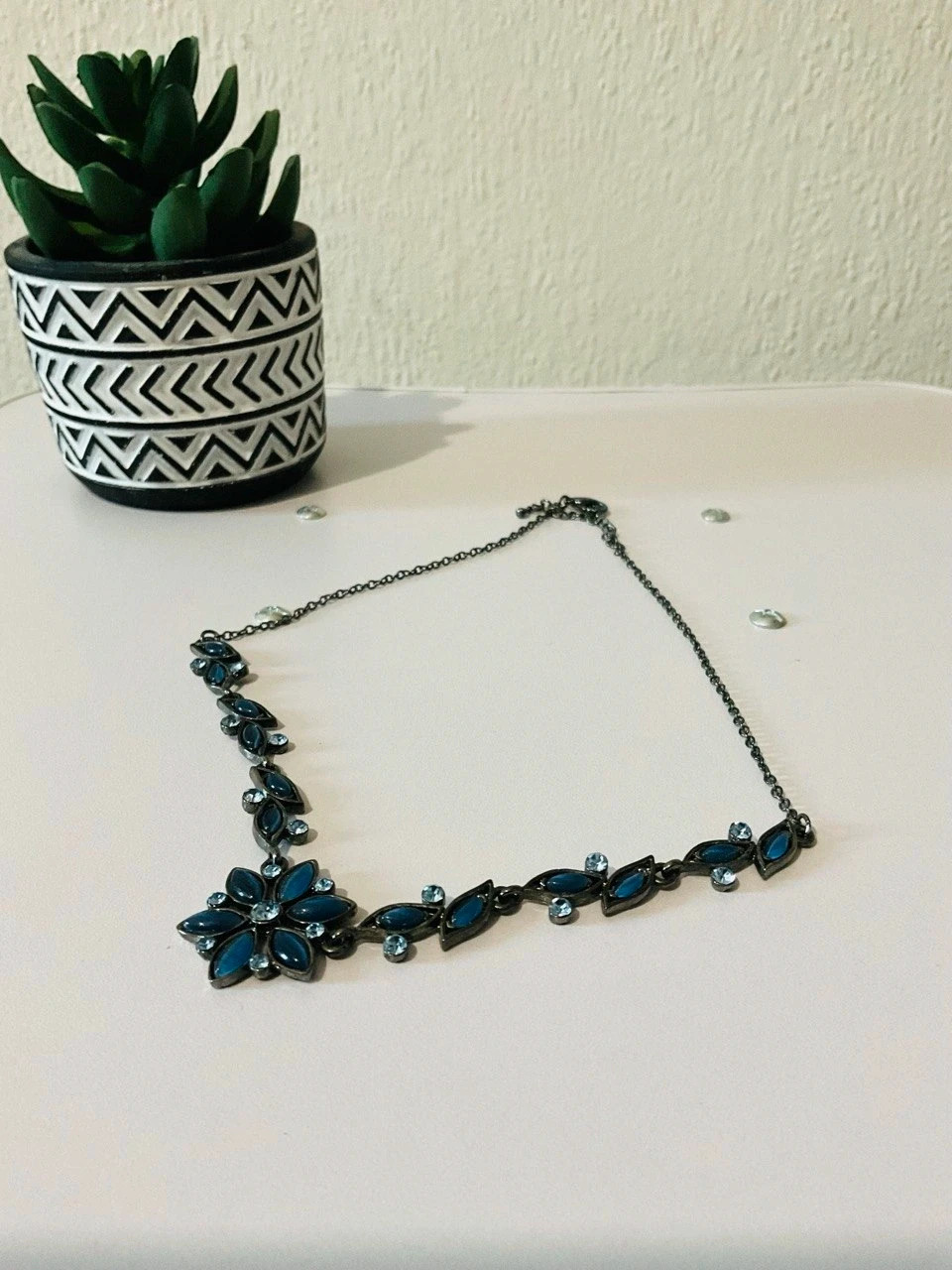 Very Good Women's Vintage Dark Blue Necklace