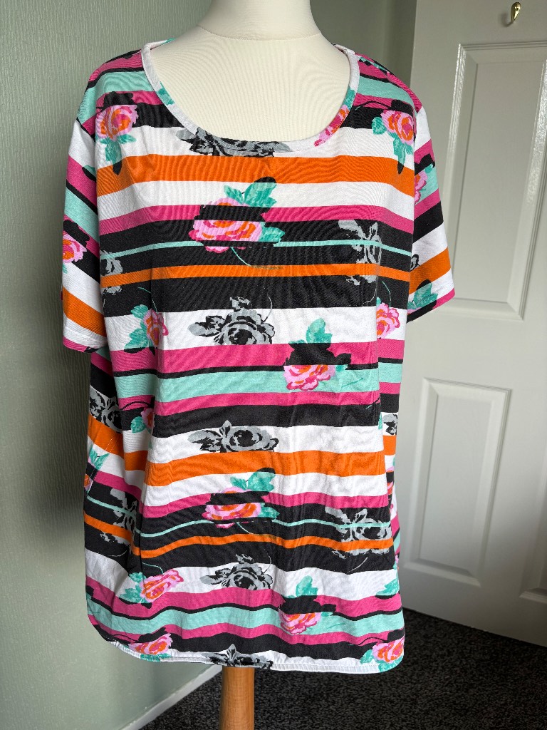 Ladies t-shirt size 22