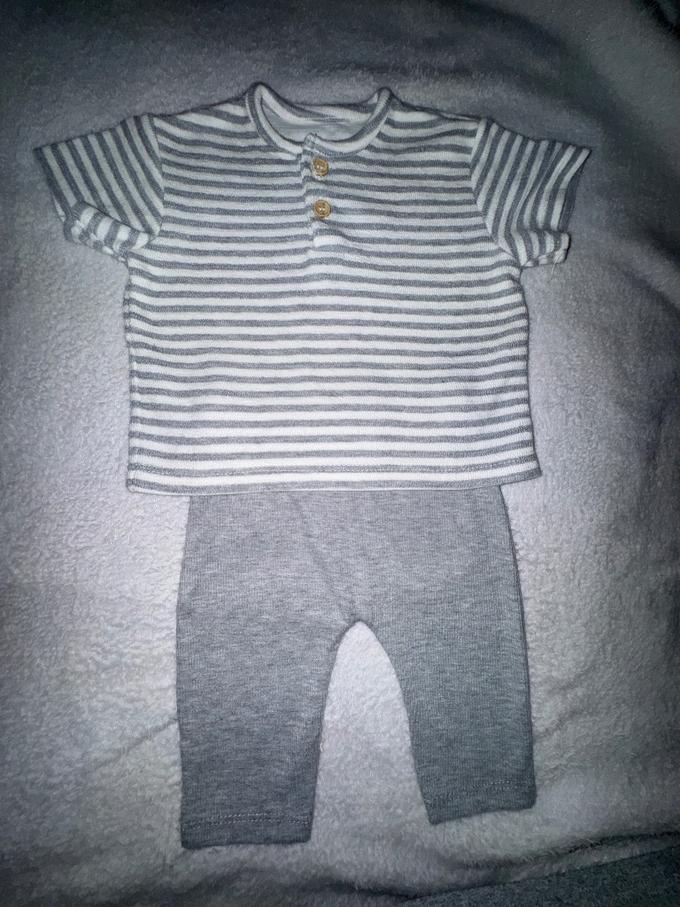 Long sleeved top and bottom set size 0-3
