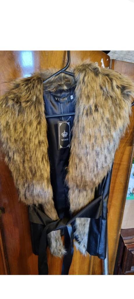 Ladies gilet leather look fake fur