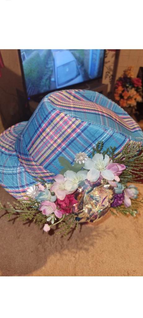 Ladies checked trilby hat