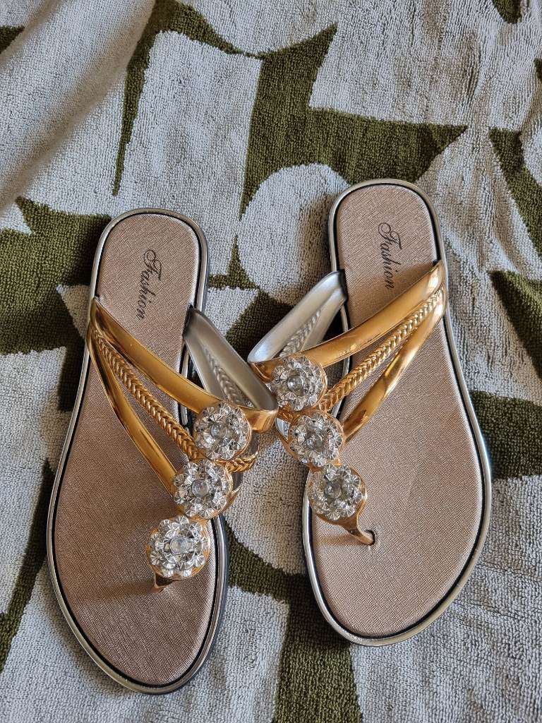 Ladies sandles with gems