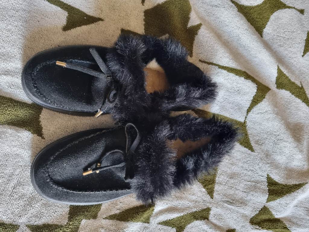 Ladies shoes fake fur