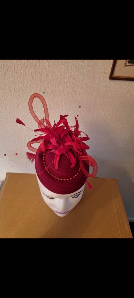 Red ladies Fascinator new