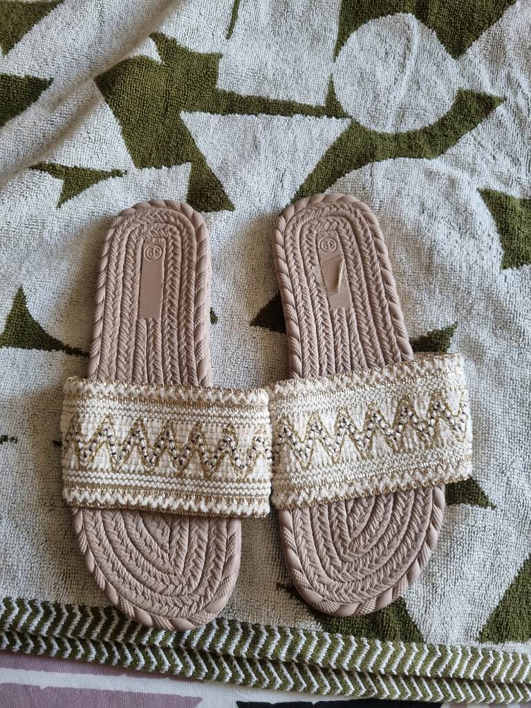 Ladies sliders
