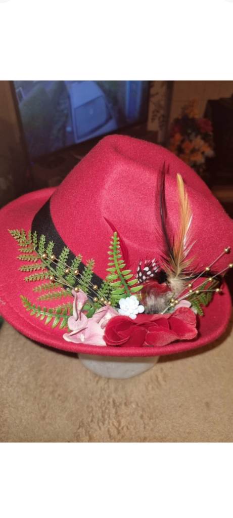 Ladies pink red hat