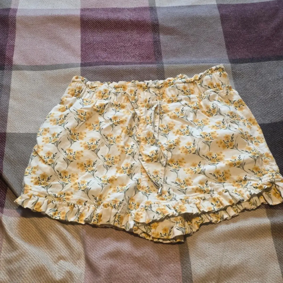 Papaya Shorts UK 10 Floral Linen Blend Yellow White Frill Hem Summer Holiday