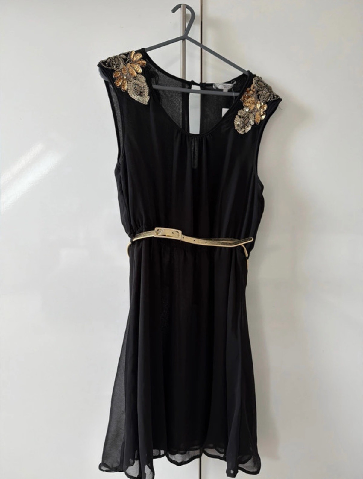 New look knee-length dress featuring sequin embellishments on shoulders & a thin gold belt