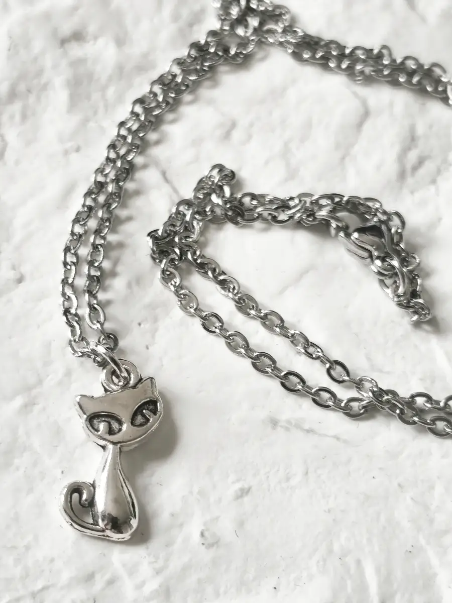 Cute cat pendant & chain