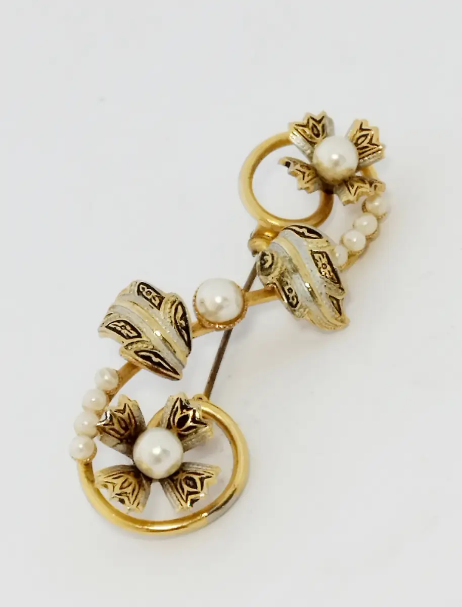 Vintage Damascene faux pearl leaf swirl brooch