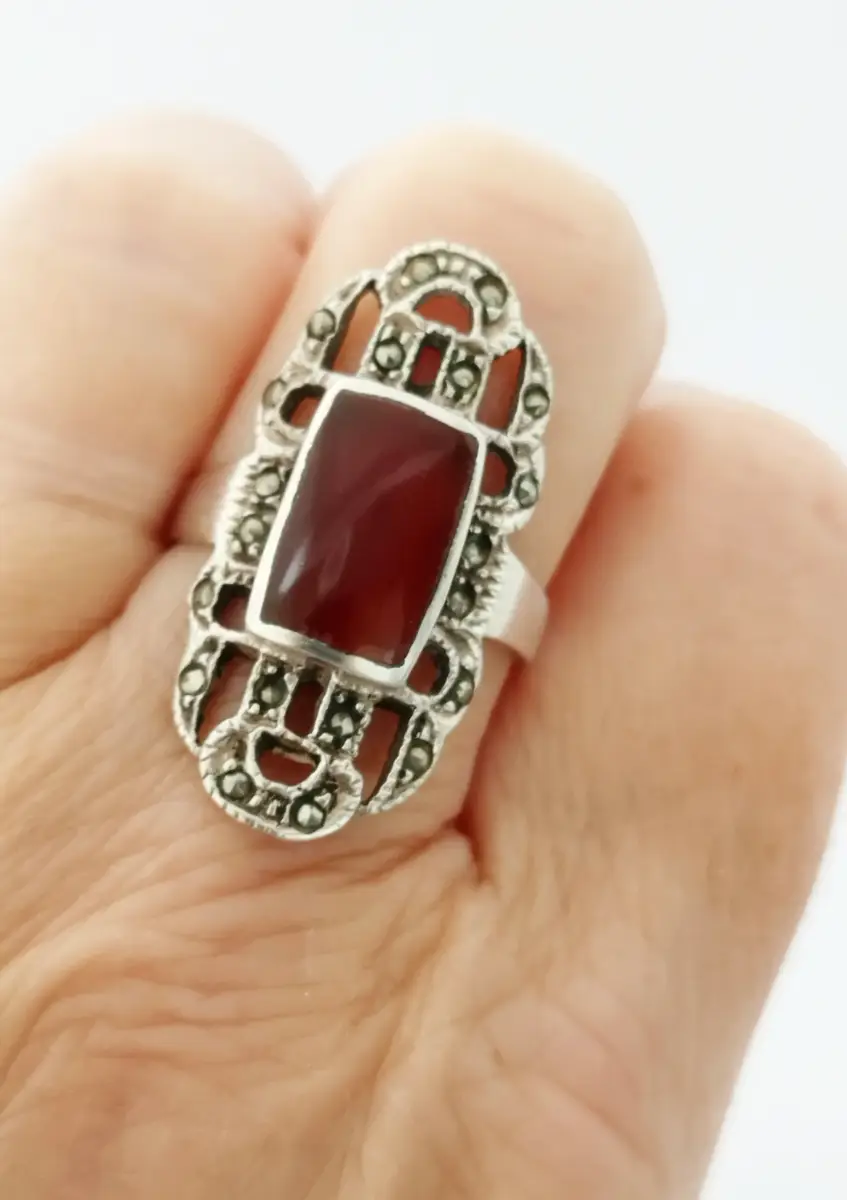 Vintage Silver Hallmarked 925 marcasite & carnelian ring size N